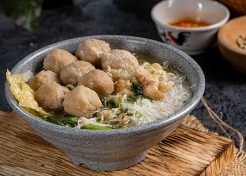 LEZAT: Ilustrasi sajian kuliner bakso yang ada di sekitar Terminal Arjosari
