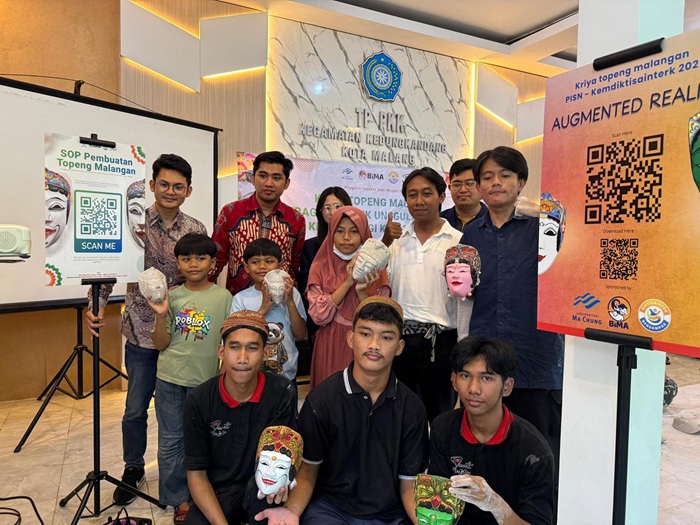 PEDULI: Pelatihan yang diselenggarakan oleh tim dosen Universitas Ma Chung bersama dosen Universitas Telkom bagi siswa difabel.