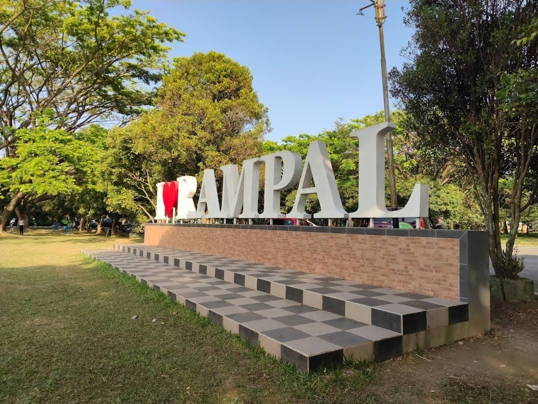 RAMAI: Suasana Lapangan Rampal yang dipenuhi pengunjung dan deretan kuliner menggugah selera di sepanjang areanya