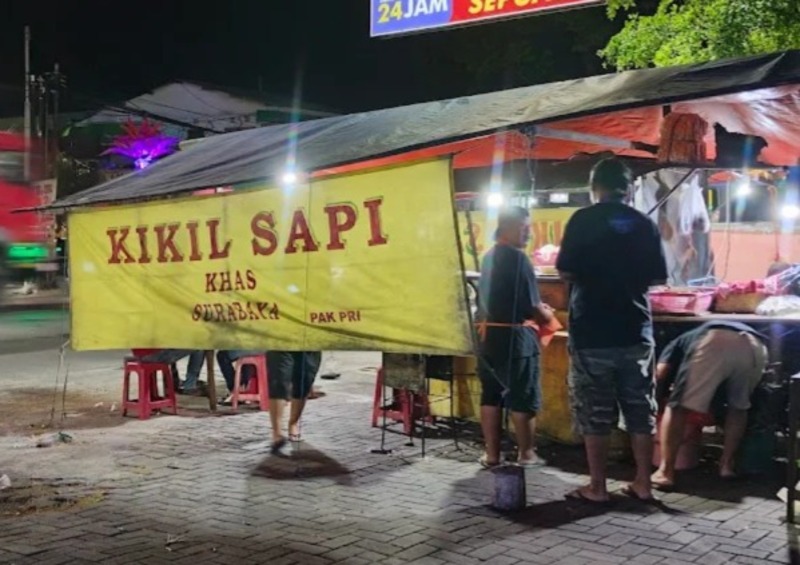 LEGENDARIS: Kikil Sapi Surabaya Pak Pri di kawasan Blimbing adalah salah satu legenda kuliner Malang yang tak lekang oleh waktu.