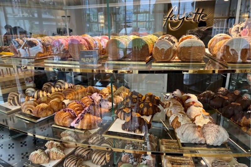 LEZAT: Deretan kafe hits berikut menyuguhkan pilihan makanan dan minuman yang siap memanjakan lidahmu!