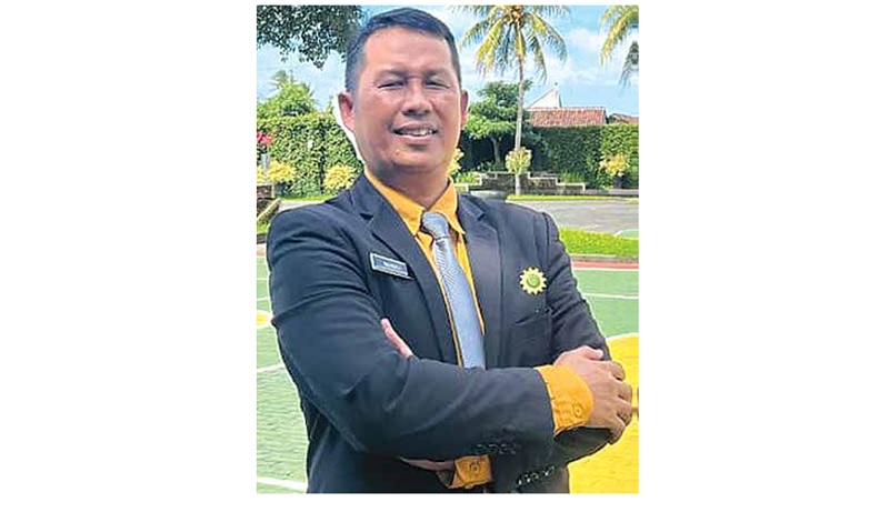 MEMBANGGAKAN: Kepala SMK Muhammadiyah 7 Gondanglegi Munali mampu membawa sekolah meraih banyak prestasi.