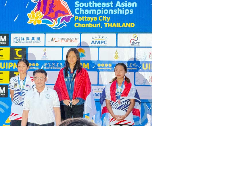 PRESTASI: Nisrina Aira Firdaus (tengah) naik podium tertinggi dalam ajang UIPM 2025 Southeast Asian Championships di Pattaya, Thailand, Oktober lalu.