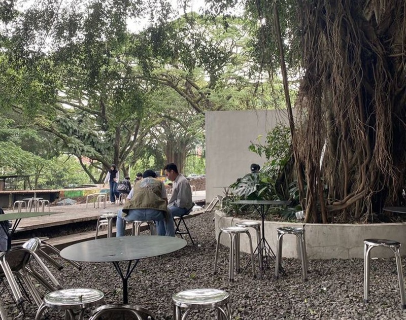 KAFE MALANG: Suasana kafe Critasena yang buka 24 jam di Klojen