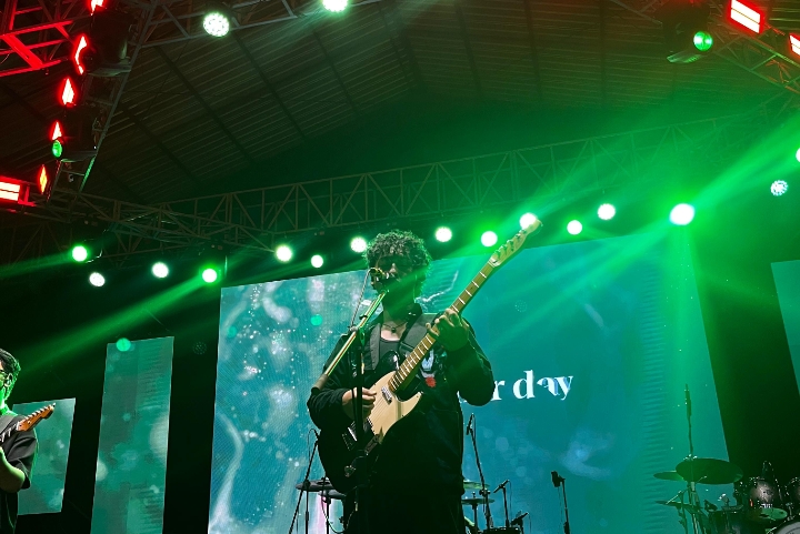 SEMARAK: Band asli Kota Malang, Coldiac mengguncang suasana lewat deretan lagu andalan mereka.