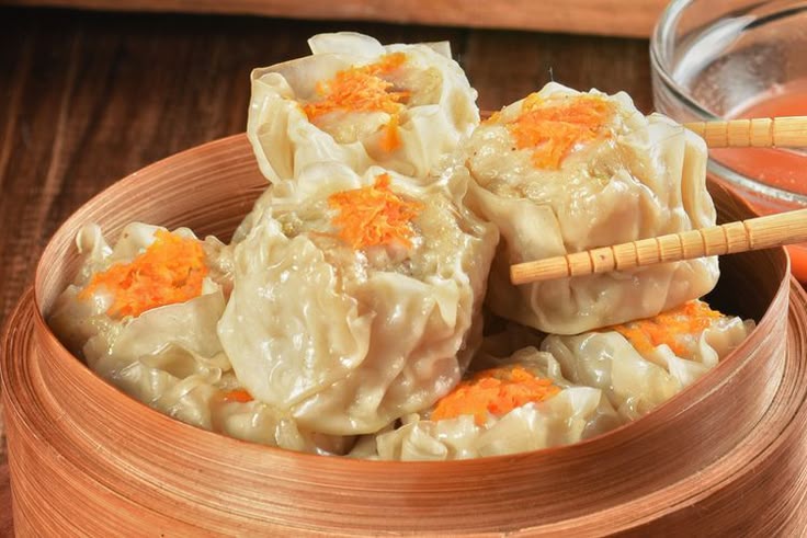 LEZAT: Dimsum lembut dengan isian daging padat jadi pilihan favorit warga Sawojajar yang ingin makan enak tanpa keluar jauh dari rumah.