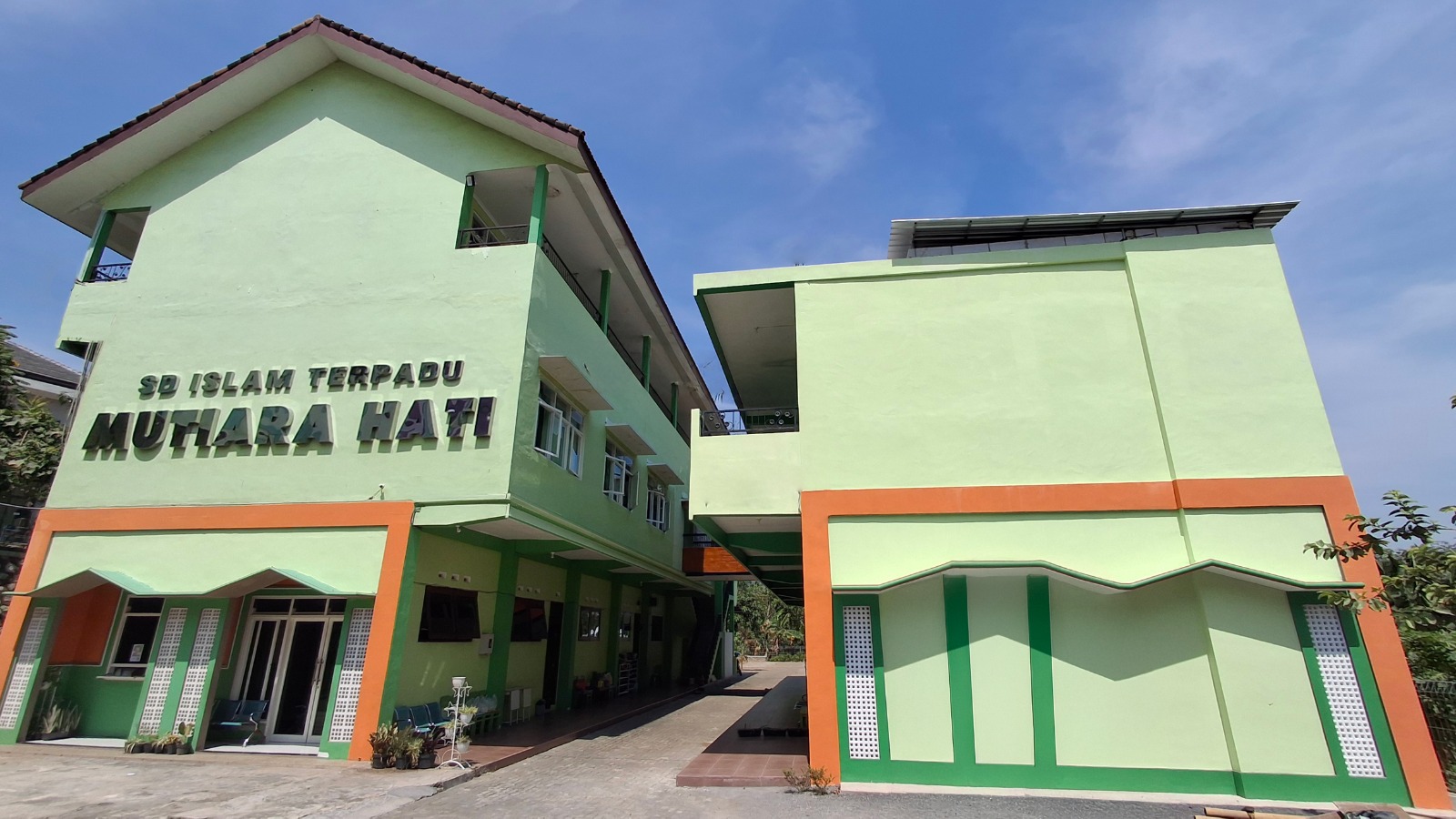 NYAMAN: Gedung SDIT Mutiara Hati di Cemorokandang, Kota Malang menyiapkan fasilitas yang lengkap untuk pembelajaran.