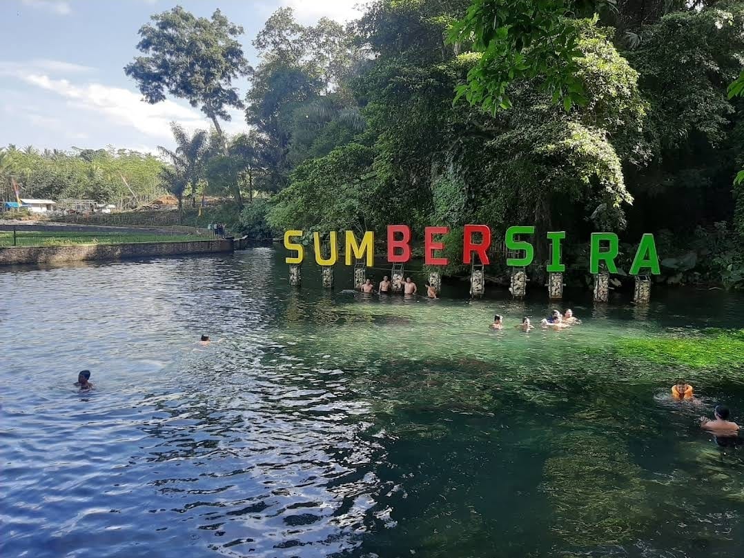 SUMBER AIR: Sumber air di Malang hadir dengan suasana yang masih alami dan air yang jernih