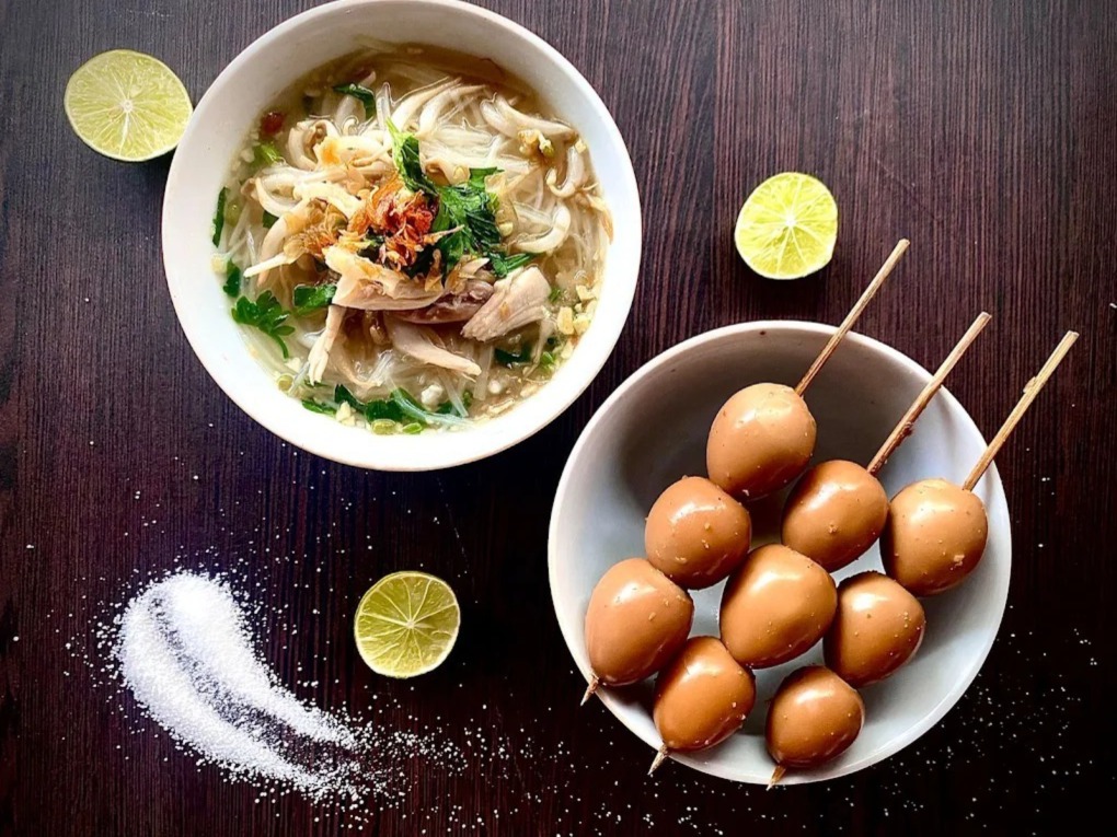 TERKENAL: Soto Kudus Cemara di kawasan Sawojajar termasuk salah satu yang paling dikenal di Malang.