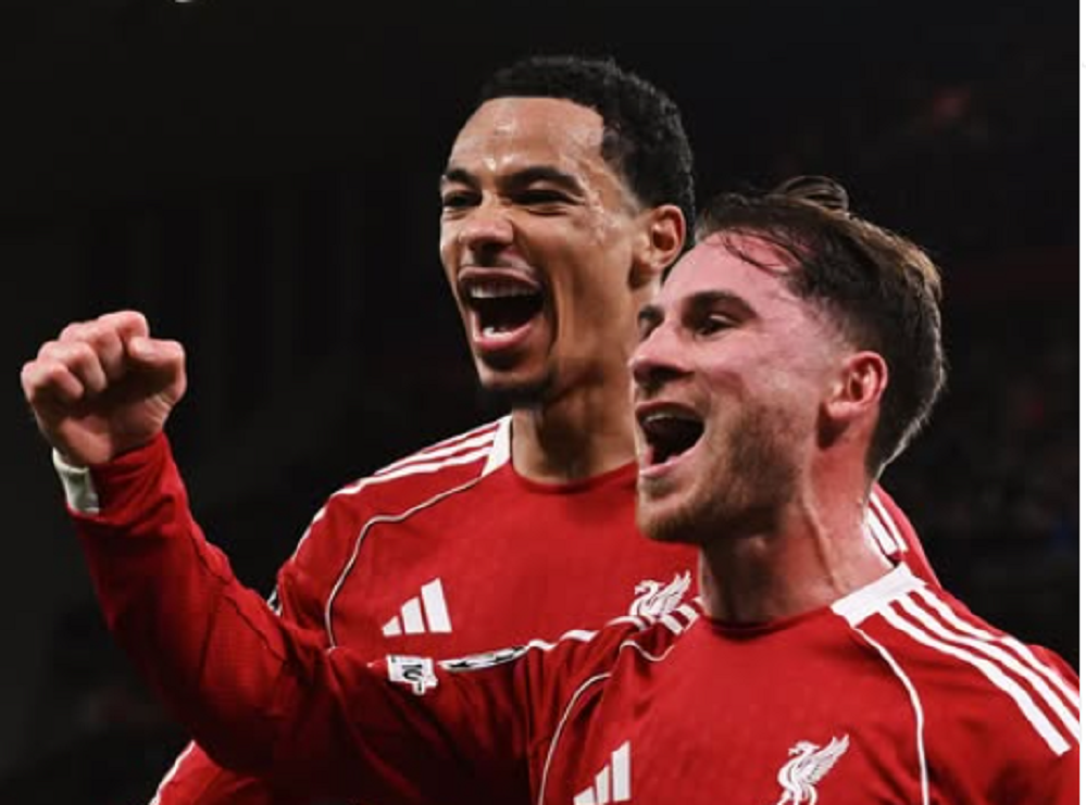 TIGA POIN: Mac Allister merayakan golnya ke gawang Real Madrid bersama Hugo Ekitike yang juga tampil bagus dini hari tadi di Anfield (5/11).