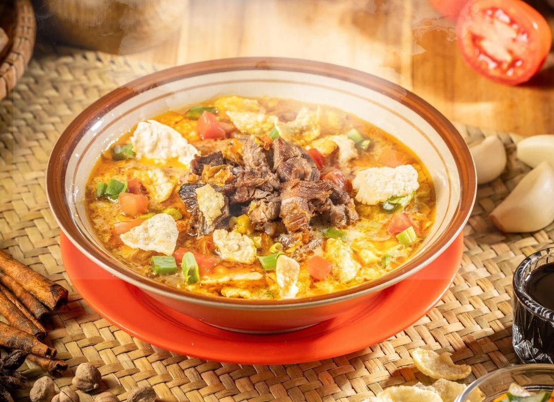 LEZAT HANGAT: Soto Tangkar Babeh Oga, soto tangkar pertama di Kota Malang.