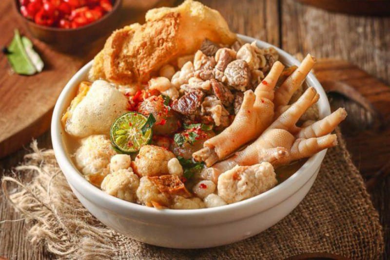 LEZAT: Bakso Aci makanan khas Bandung yang siap mengenyangkan perutmu.