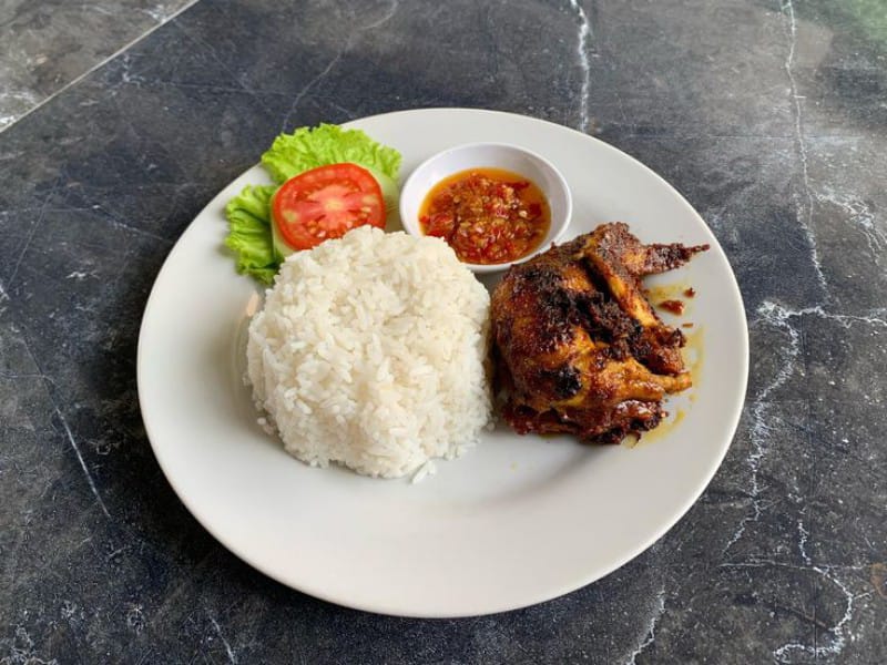 LEZAT: Deretan ayam bakar di Malang yang harus kamu coba.