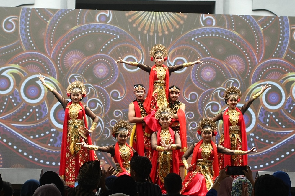 ATRAKTIF: Dalam acara Museum Festive Vaganza dihadirkan tarian tradisional sebagai bentuk mengenalkan kesenian daerah kepada para siswa.