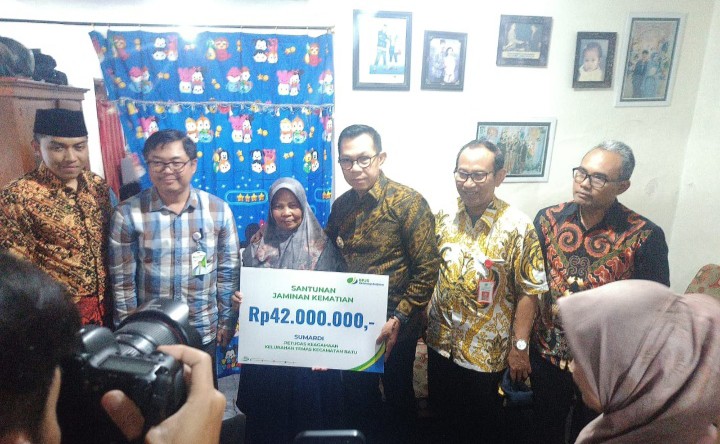 PEDULI: Pemerintah Kota Batu kembali menunjukkan komitmennya dalam memberikan perlindungan sosial bagi pekerja rentan di wilayahnya.