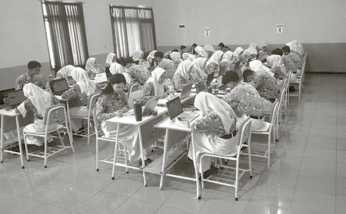 PERSIAPAN MATANG: Siswa-siswi SMAN 1 Kepanjen menjalani Tes Kemampuan Akademik (TKA) hari terakhir kemarin (6/11).