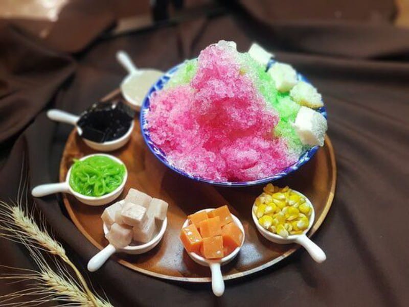 DINGIN: Ini deretan es teler, es doger, dan es campur yang bisa kamu temui di Malang.