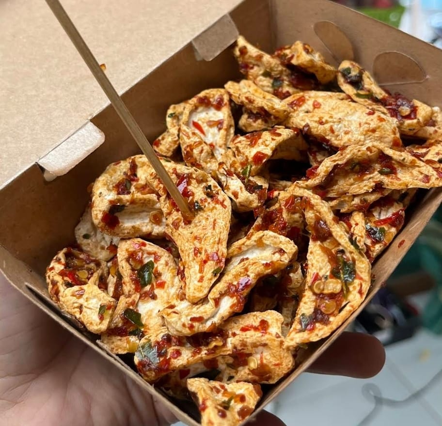 PEDAS NIKMAT: Pesona basreng basah di Ngebasreng, Tlogomas
