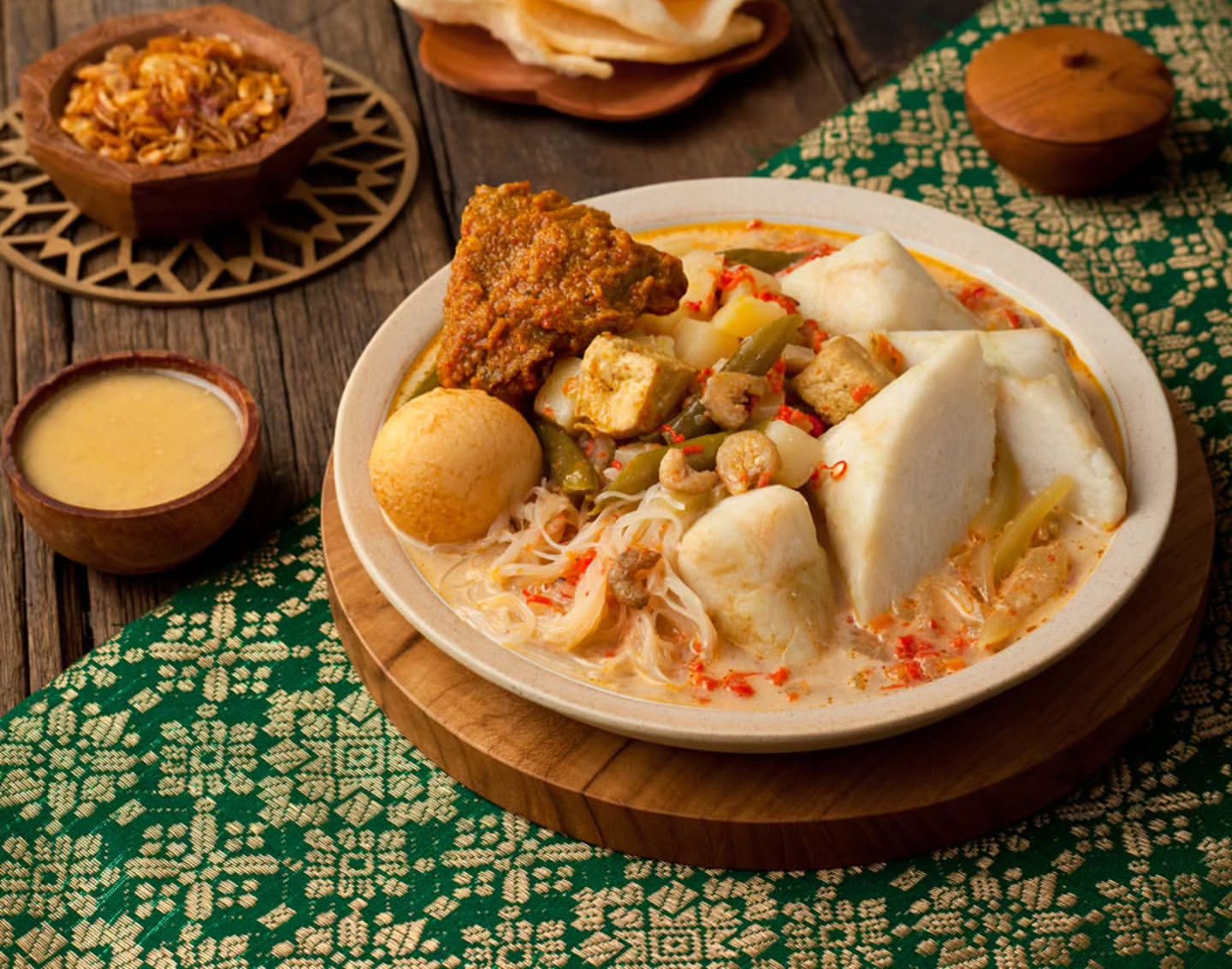 LEZAT: Ketupat sayur, makanan khas&nbsp;Padang