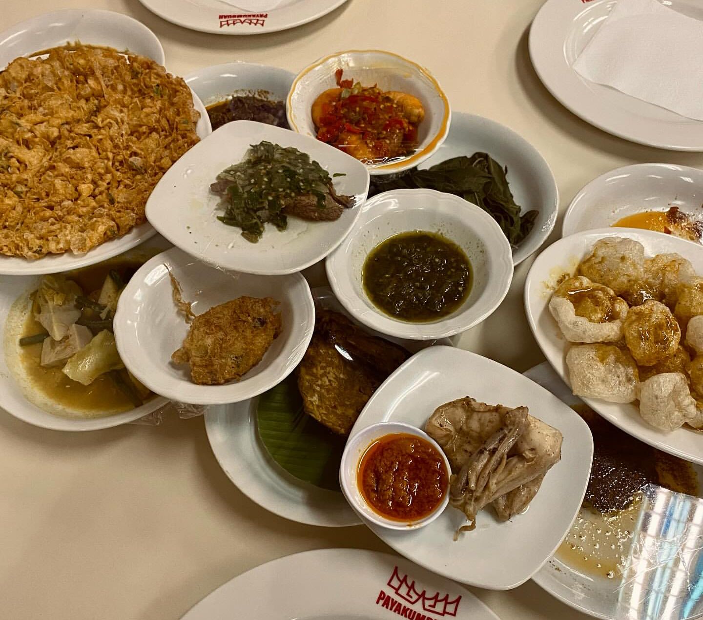 MENGGUGAH SELERA: Payakumbuah, rumah makan Padang dengan cita&nbsp;rasa&nbsp;otentik.