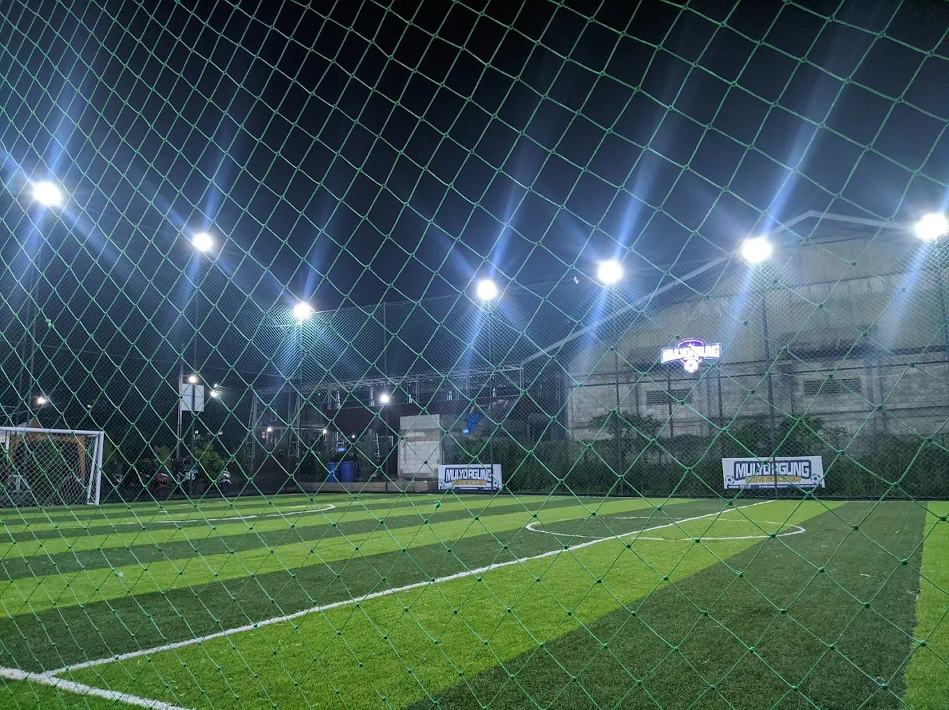 NYAMAN: Mulyoagung Mini Soccer, tempat yang punya suasana yang ramah dan nyaman untuk dijadikan lokasi sparing rutin.