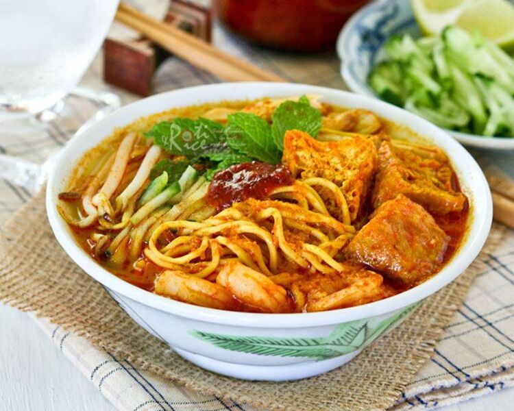 HANGAT: Laksa gurih dengan aroma rempah khas disajikan dalam suasana nyaman di kawasan Lowokwaru, Malang.