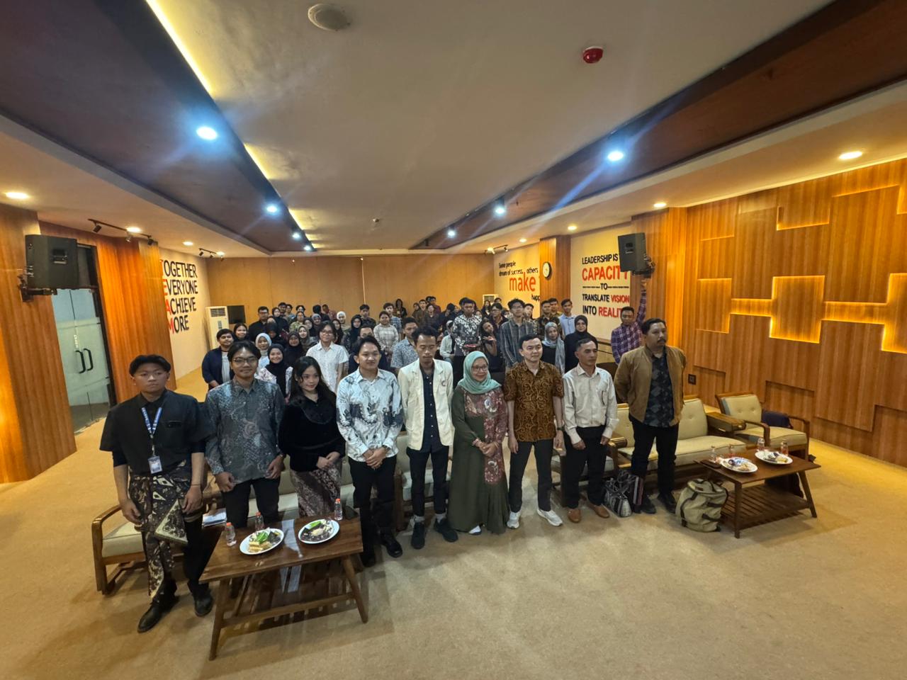 KOMPAK: Badan Eksekutif Mahasiswa Fakultas Pertanian Universitas Brawijaya (BEM FP UB) bekerja sama dengan Pemuda Inspirasi Nusantara (PIN) menggelar kegiatan Dialogista.