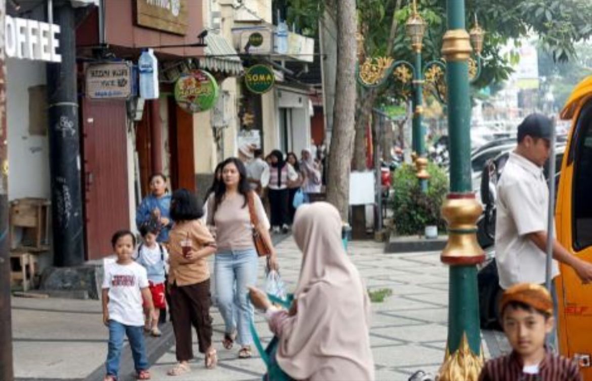 DIMINATI: Kunjungan di Kampung Kajoetangan Heritage disebut-sebut meningkat drastis. Warga di sana berharap ada perhatian dari pemkot untuk menata area parkir.&nbsp;
