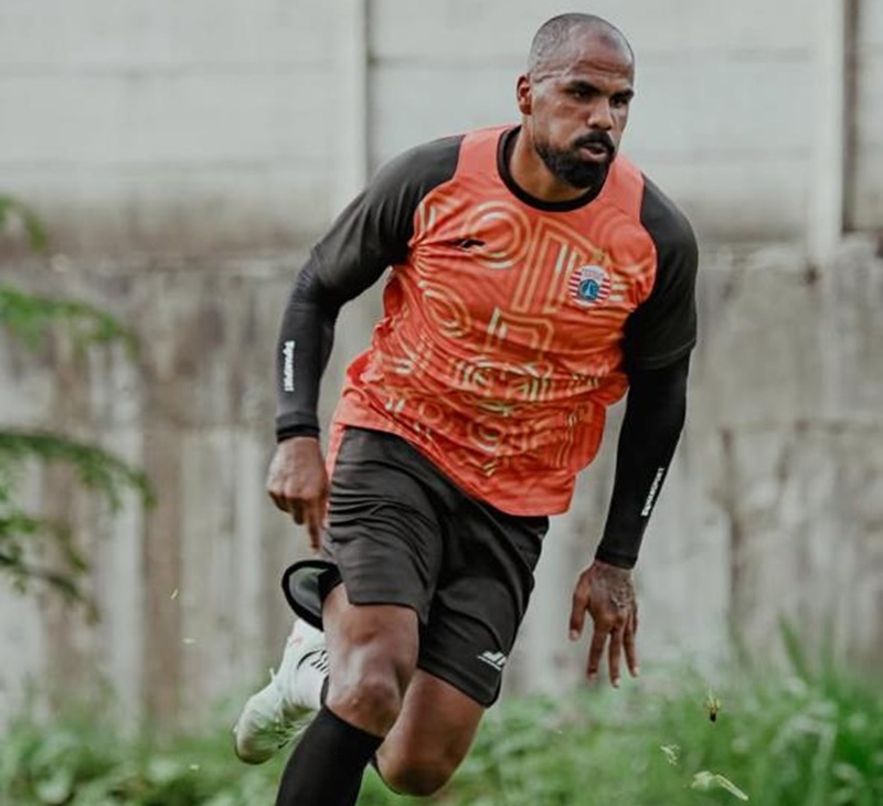 RESPECT: Thales Lira melakukan sprint dalam sesi latihan Persija Jakarta sebelum melawan Arema FC, beberapa waktu lalu.