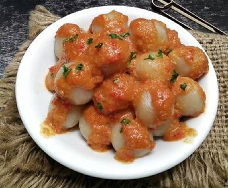 KENYAL: Cilok dengan bumbu kacang