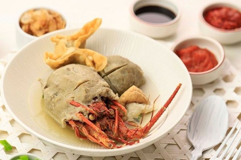 GURIH: Bakso lobster dengan pangsit renyah