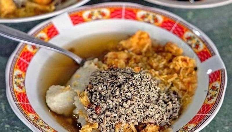 GURIH: Satu porsi lontong kupang