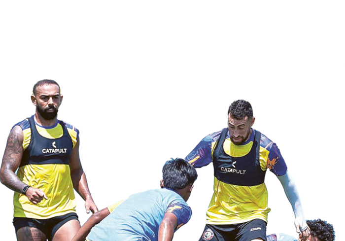 TINGKATKAN PERFORMA: Para pemain Arema FC menjalani sesi latihan di lapangan ARG Soccer Field, Lawang, pekan lalu.