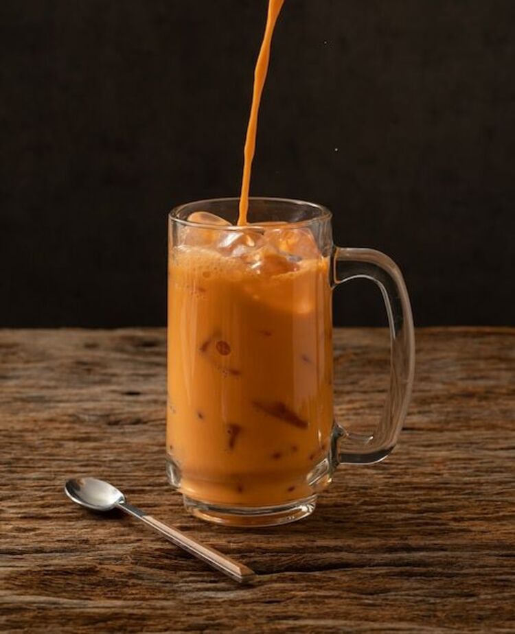 FAVORIT: Dum Dum dan Rachacha Thai Tea jadi dua destinasi wajib bagi pecinta minuman manis khas Thailand di Kota Malang.