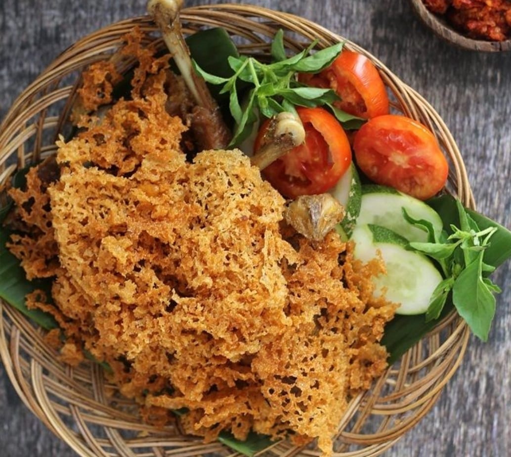 AYAM KREMES: Nikmati kuliner ayam kremes yang enak disantap dengan nasi hangat