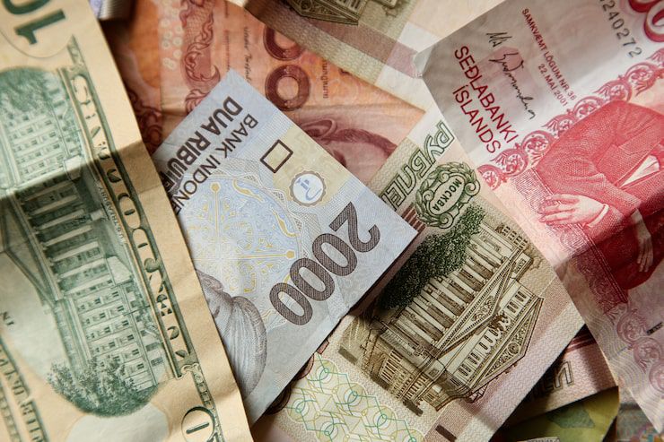 Redenominasi rupiah direncanakan rampung pada tahun 2027.