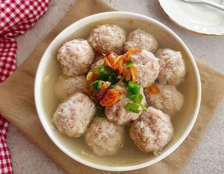 LEZAT: Ilustrasi bakso di Sawojajar yang ramai di kunjungi