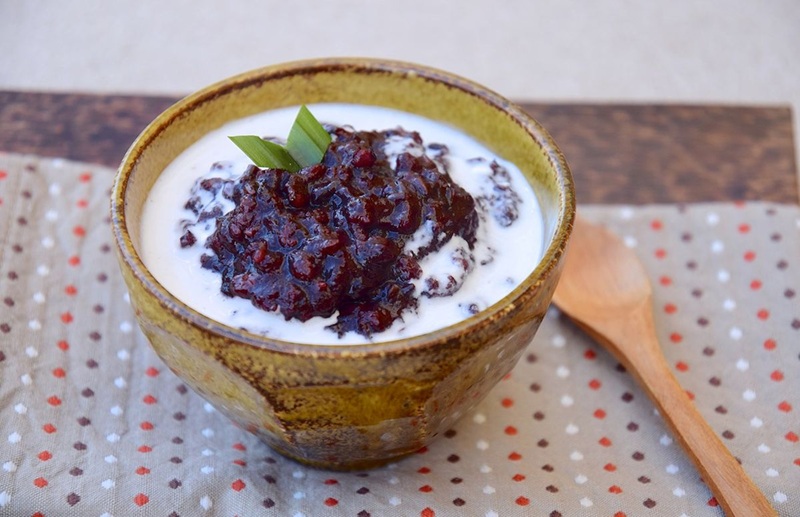 LEZAT: bubur ketan hitam dengan paduan santan yang gurih
