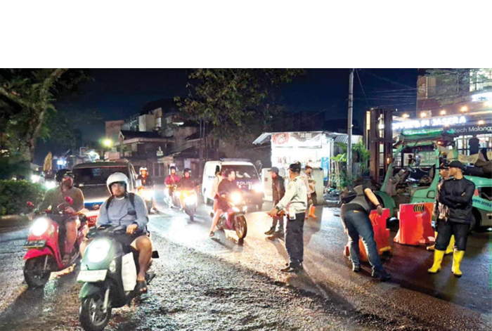 SEMBILAN JAM:Rekayasa lalu lintas di Jalan Soekarno-Hatta berlaku mulai pukul 21.00 sampai 05.00.