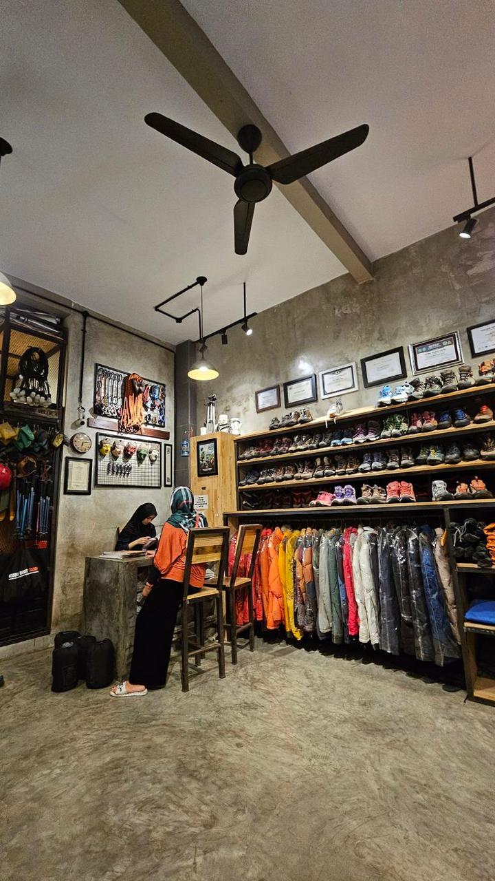 LENGKAP DAN TERJANGKAU: Mountain Addict Rent dan Arek Camping di Malang jadi solusi terbaik untuk penyewaan alat outdoor dengan pelayanan ramah dan harga bersahabat.