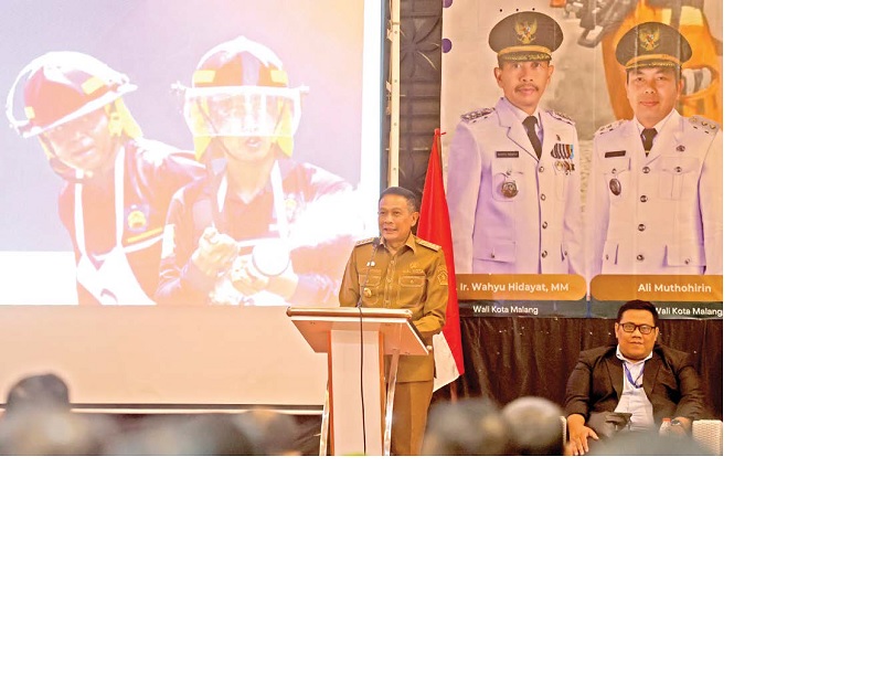 BAHAS BERSAMA: Wali Kota Malang Wahyu Hidayat menyampaikan rencana pembentukan Dinas Pemadam Kebakaran (Damkar) Kota Malang kemarin (11/11) siang.