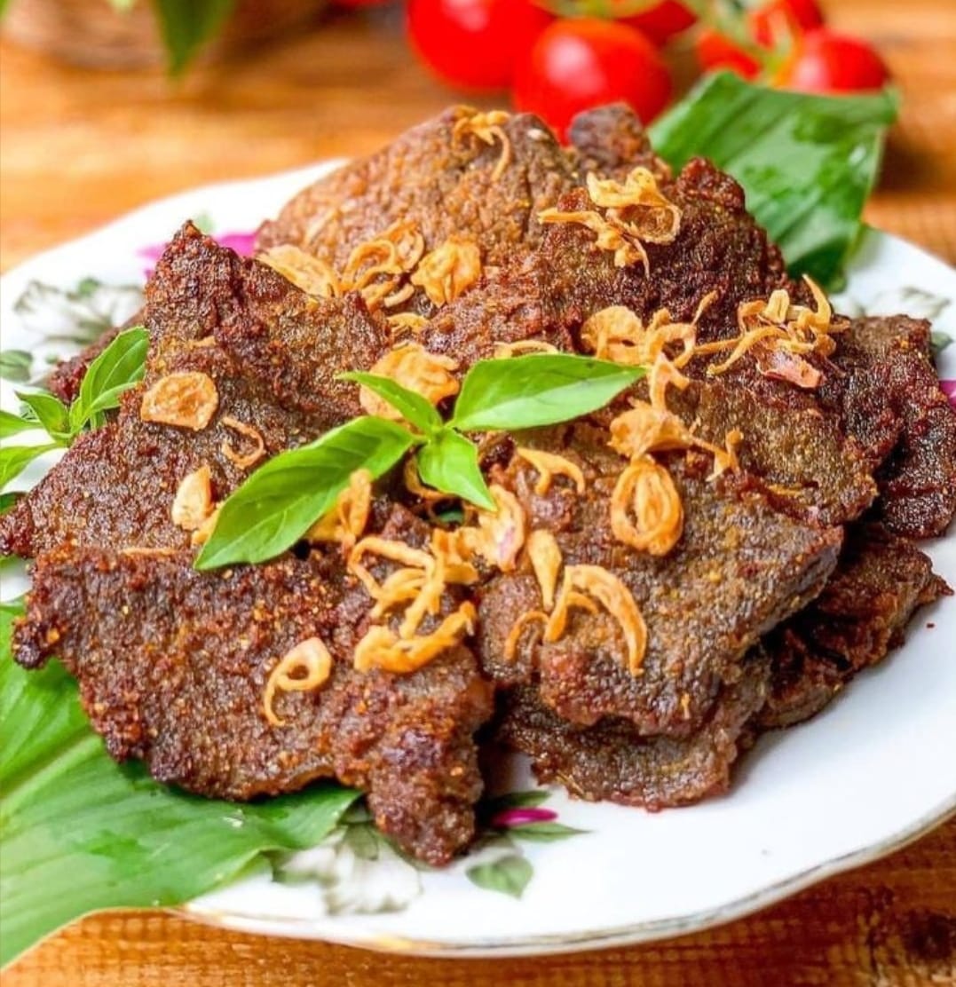 GURIH NIKMAT: Sensasi olahan daging sapi yakni empal yang siap memanjakan lidahmu