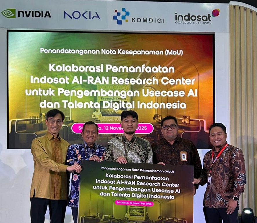 INOVATIF: SMK Telkom Malang ikut andil dalam peresmian Artificial Intelligence-Radio Access Network (AI-RAN) Research Center, di Gedung Indosat Surabaya.