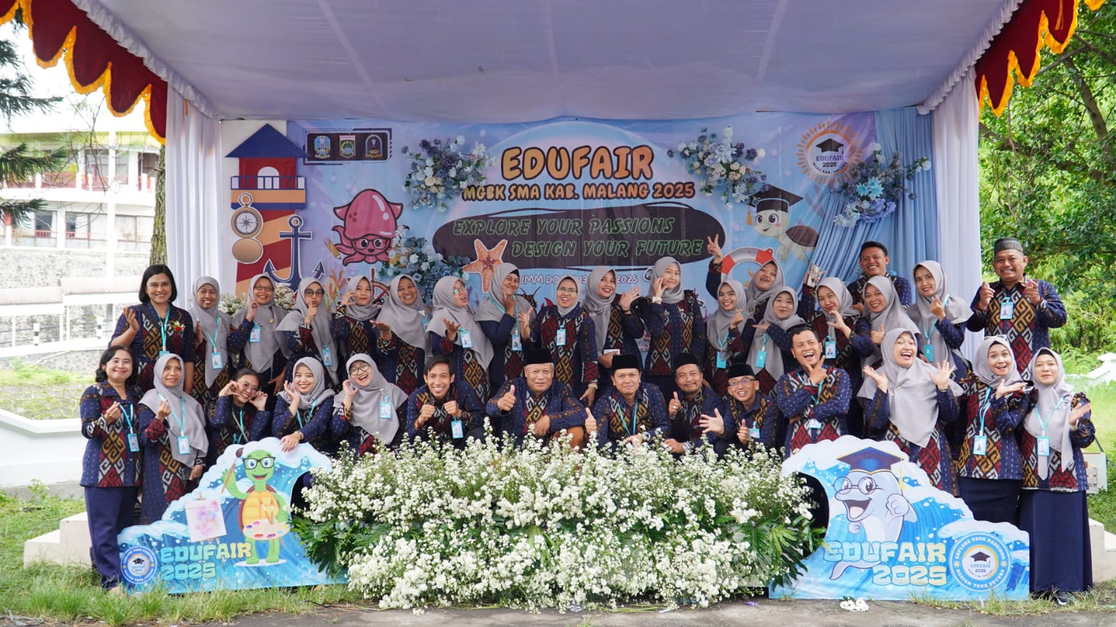 KREATIF: Kekompakan panitia Edufair 2025 dari Musyawarah Guru Bimbingan dan Konseling (MGBK) SMA di Kabupaten Malang.