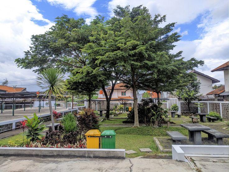 SERU: Dua taman hiburan di Kota Batu menawarkan pengalaman rekreasi yang menyenangkan bagi keluarga, mulai dari wahana malam hingga aktivitas interaksi dengan hewan.