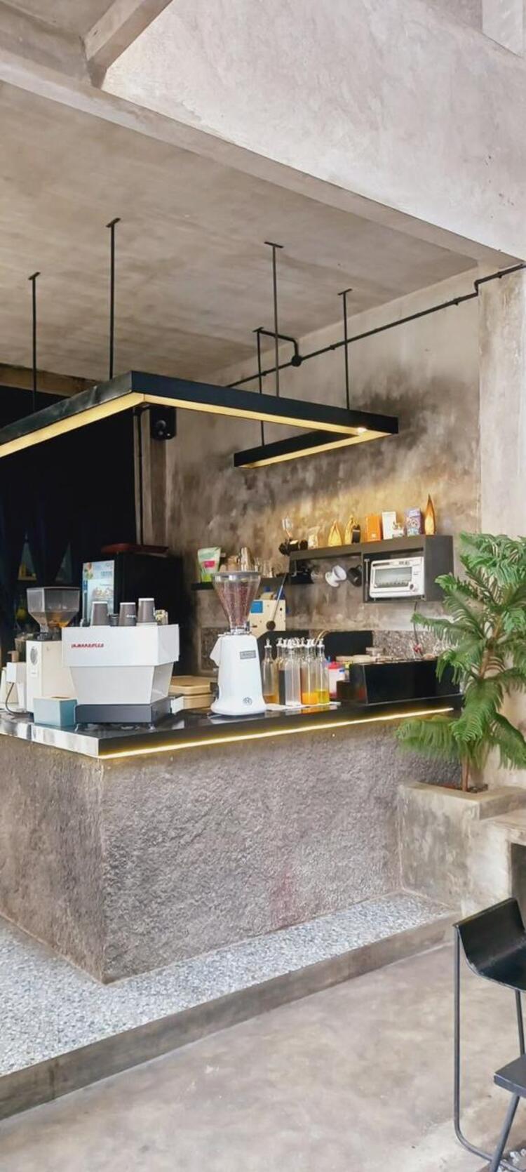 NYAMAN: Dua kedai kopi di Lowokwaru menawarkan suasana estetik dan fasilitas lengkap untuk nongkrong hingga mengerjakan tugas.