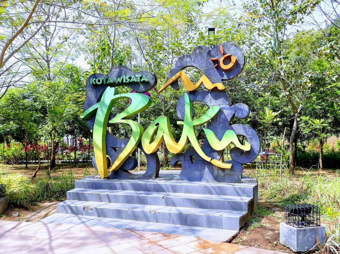 ASRI & SEJUK: Taman Hutan Kota Batu dan Taman Langit Gunung Banyak menjadi pilihan wisata murah meriah untuk menikmati suasana hijau dan panorama perbukitan.