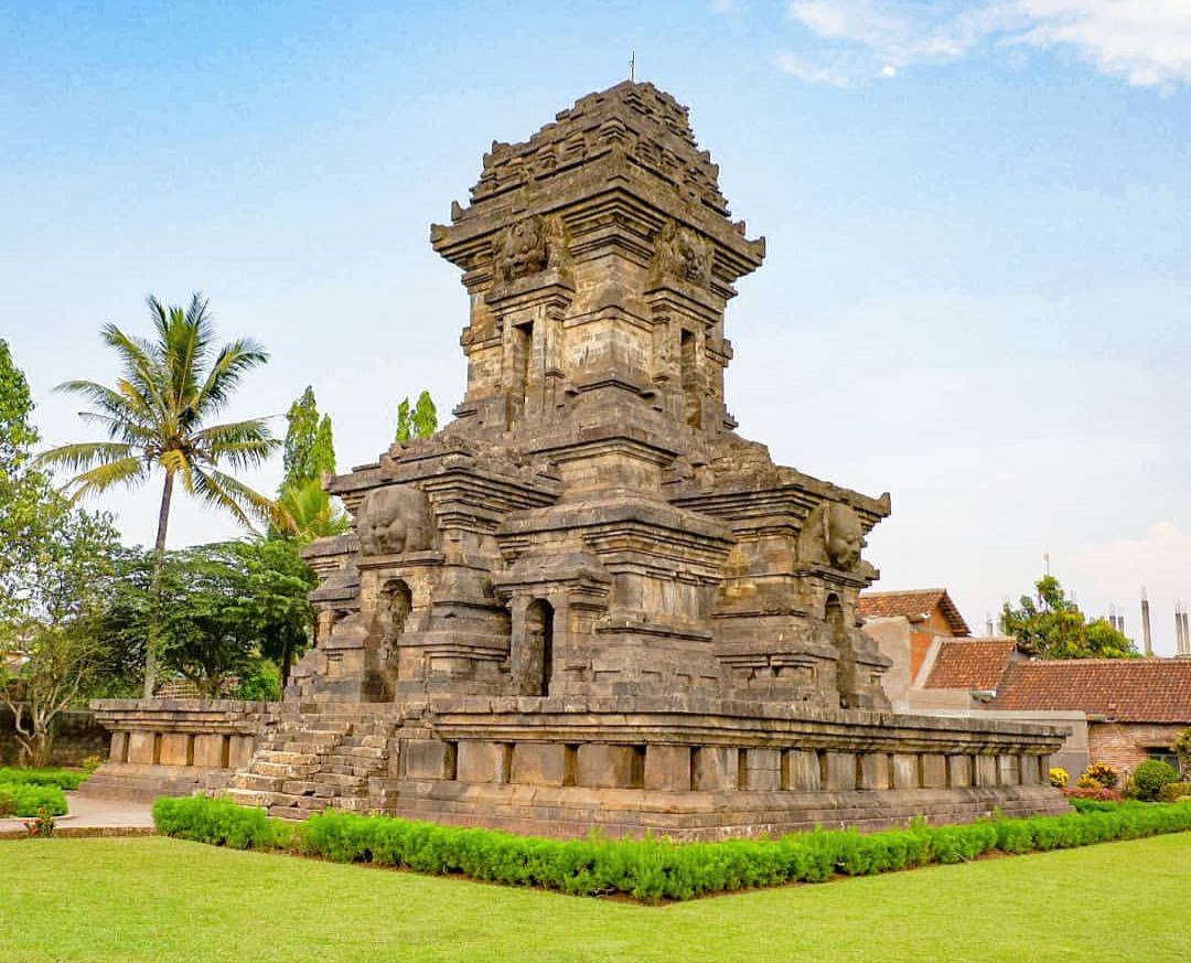 PENUH SEJARAH: Candi Singosari, salah satu candi di Malang.