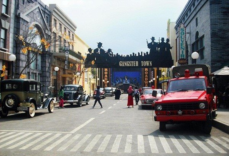 KEREN: Museum Angkut denfan deretan mobil