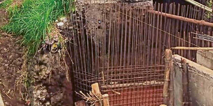 BELUM RAMPUNG: Proyek pembangunan jembatan di Jabung yang dibiayai APBD 2025 masih dalam proses pengerjaan